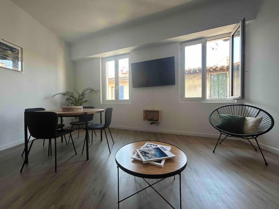 Duplex Au Coeur Du Village De カシ エクステリア 写真